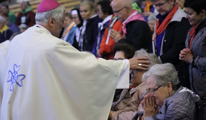 Lourdes. Pątnicy przyjęli sakrament namaszczenia chorych