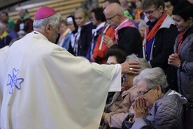 Lourdes. Pątnicy przyjęli sakrament namaszczenia chorych