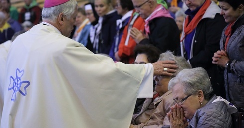 Lourdes. Pątnicy przyjęli sakrament namaszczenia chorych