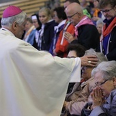 Lourdes. Pątnicy przyjęli sakrament namaszczenia chorych