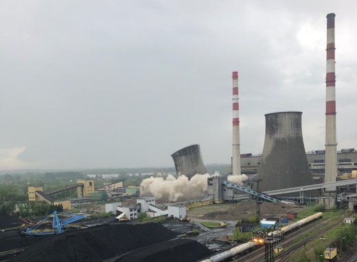 Będzin. Wysadzenie chłodni kominowej