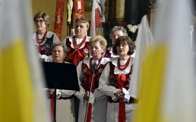 Zespół "Olszaniacy" w czasie występu na festiwalu.