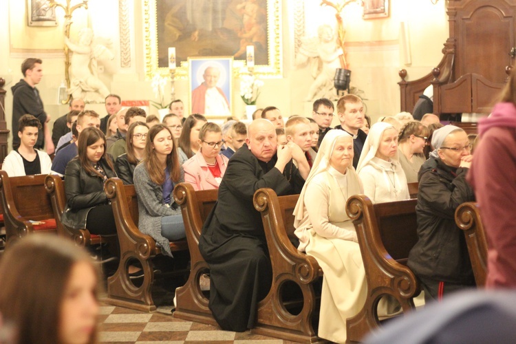 XV Diecezjalne czuwanie młodzieży w intencji powołań