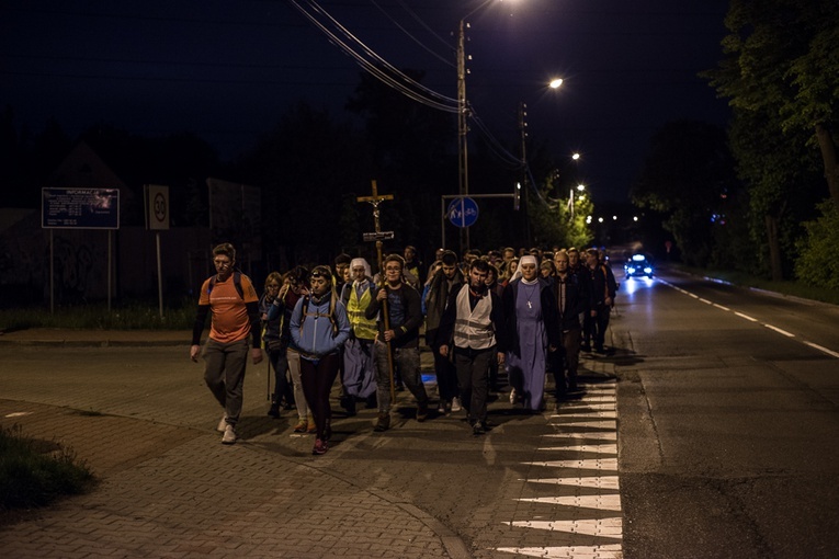 XVI Nocna Pielgrzymka z Piekar Śl. na Jasną Górę