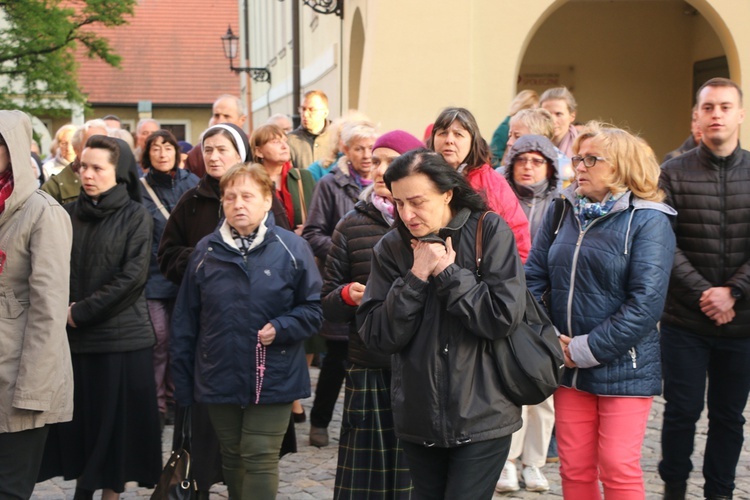 Nabożeństwo fatimskie w archikatedrze wrocławskiej w 102. rocznicę objawień w Fatimie