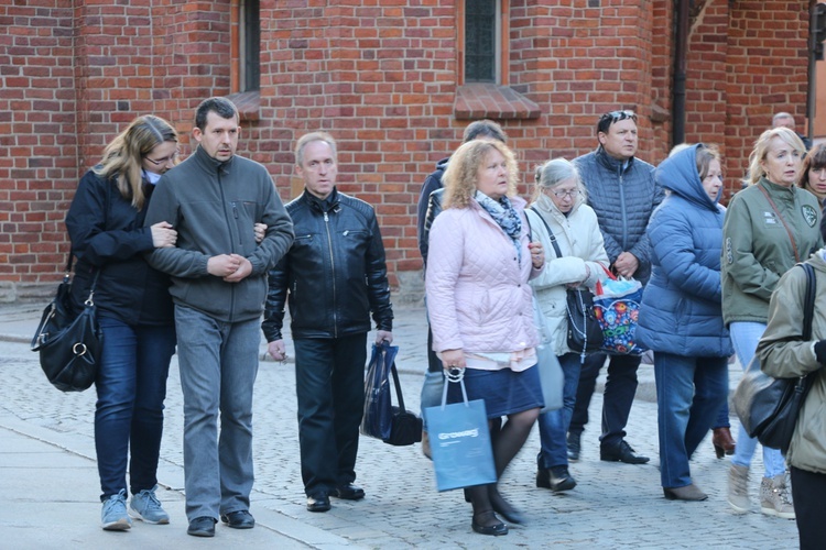 Nabożeństwo fatimskie w archikatedrze wrocławskiej w 102. rocznicę objawień w Fatimie