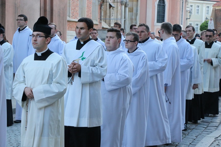 Nabożeństwo fatimskie w archikatedrze wrocławskiej w 102. rocznicę objawień w Fatimie