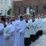 Nabożeństwo fatimskie w archikatedrze wrocławskiej w 102. rocznicę objawień w Fatimie