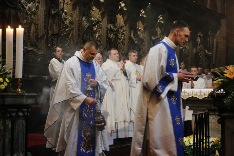 Nabożeństwo fatimskie w archikatedrze wrocławskiej w 102. rocznicę objawień w Fatimie