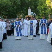 Nabożeństwo fatimskie w archikatedrze wrocławskiej w 102. rocznicę objawień w Fatimie