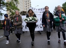 W marszu wzięli udział m.in. uczniowie i nauczyciele szkoły, w której doszło do tragedii.