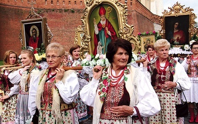 Uroczystości rozpoczęła tradycyjna procesja, która przeszła z Wawelu na Skałkę.
