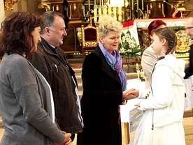 Martyna Pukocz odbiera statuetkę.