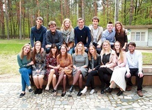 To ci młodzi niedługo pojadą głosić Chrystusa za granicą – Asia (czwarta od lewej) i Julka (czwarta od prawej).