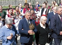 ▲	Najbliżsi kapłana męczennika w podżywieckim Wieprzu.