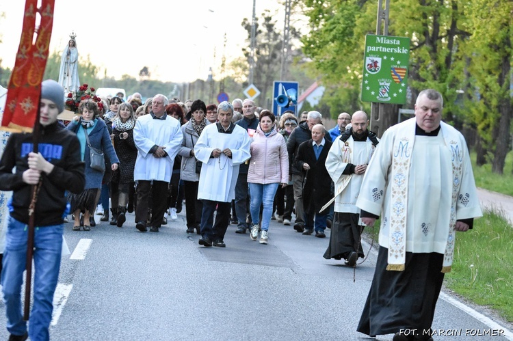 Procesja ku czci Matki Bożej Fatimskiej w Miliczu 