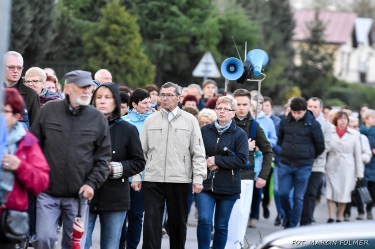 Procesja ku czci Matki Bożej Fatimskiej w Miliczu 