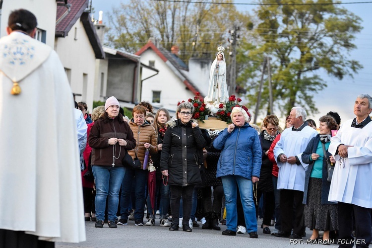 Procesja ku czci Matki Bożej Fatimskiej w Miliczu 