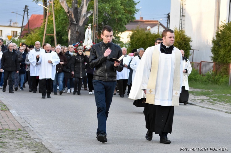 Procesja ku czci Matki Bożej Fatimskiej w Miliczu 