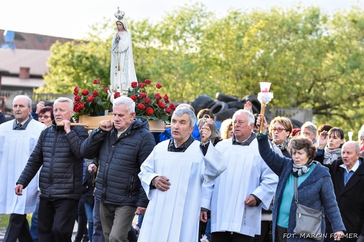 Procesja ku czci Matki Bożej Fatimskiej w Miliczu 