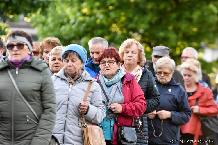 Procesja ku czci Matki Bożej Fatimskiej w Miliczu 