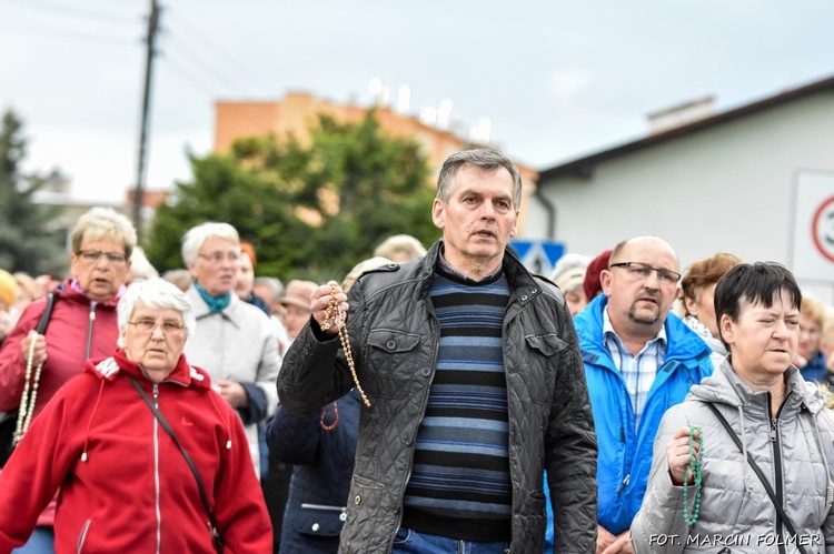 Procesja ku czci Matki Bożej Fatimskiej w Miliczu 