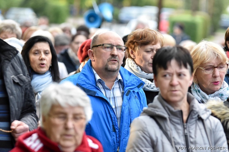 Procesja ku czci Matki Bożej Fatimskiej w Miliczu 