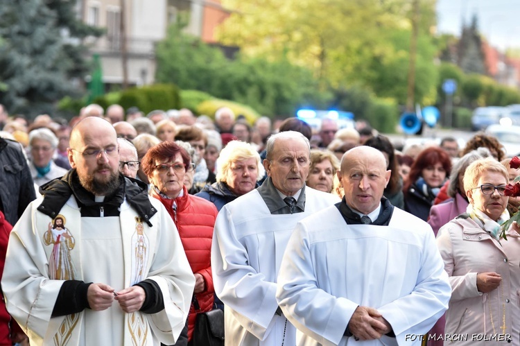 Procesja ku czci Matki Bożej Fatimskiej w Miliczu 