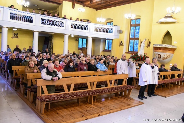 Procesja ku czci Matki Bożej Fatimskiej w Miliczu 