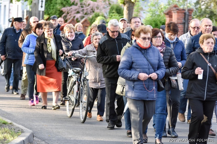 Procesja ku czci Matki Bożej Fatimskiej w Miliczu 