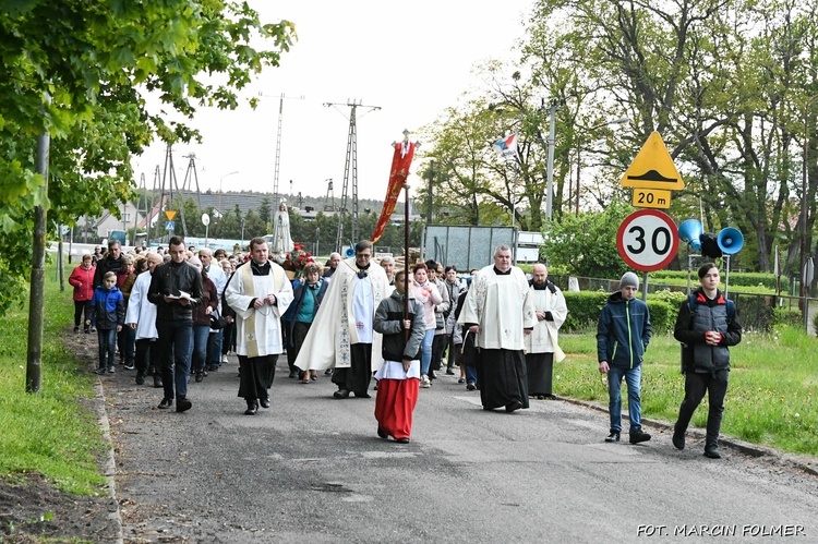 Procesja ku czci Matki Bożej Fatimskiej w Miliczu 