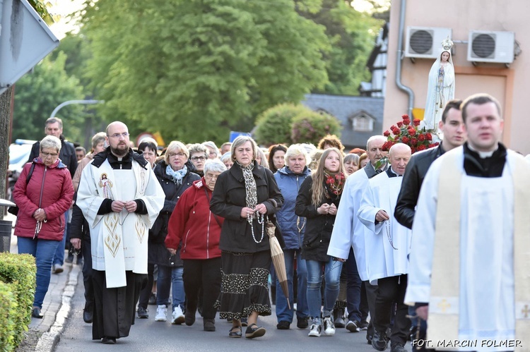 Procesja ku czci Matki Bożej Fatimskiej w Miliczu 