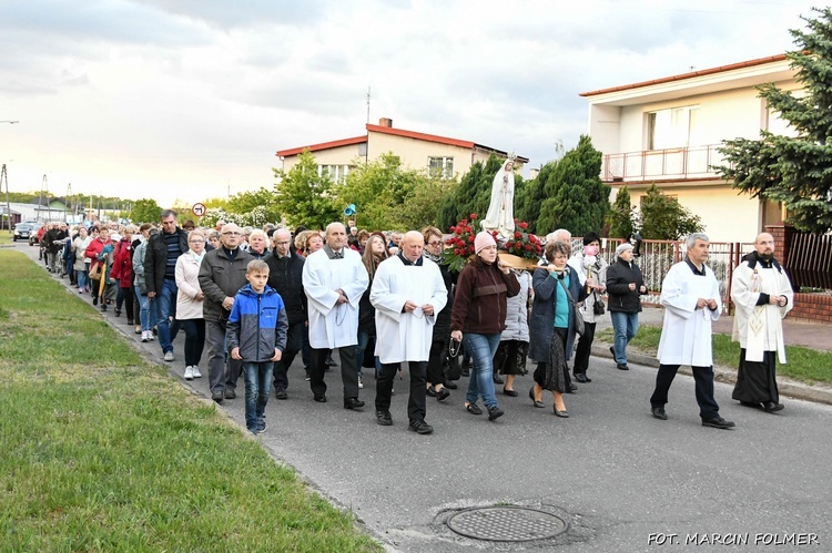 Procesja ku czci Matki Bożej Fatimskiej w Miliczu 