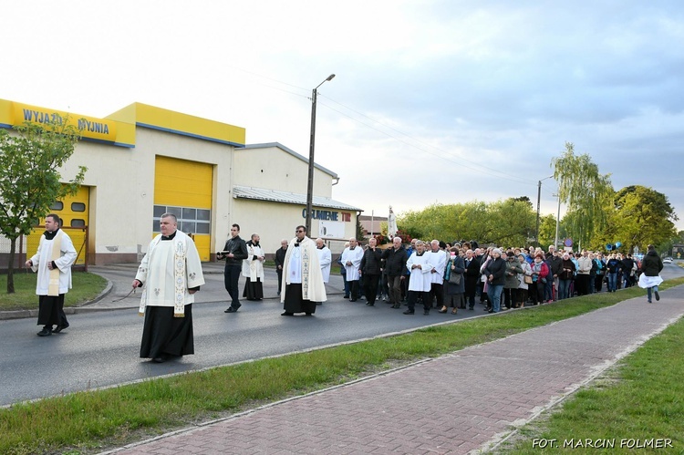 Procesja ku czci Matki Bożej Fatimskiej w Miliczu 