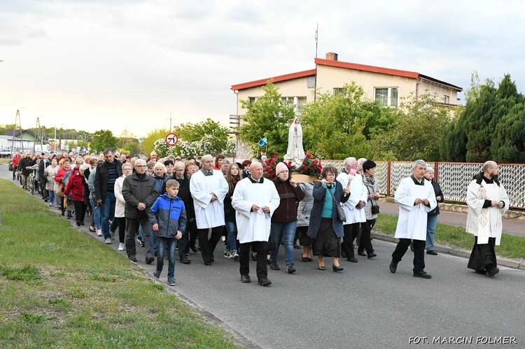 Procesja ku czci Matki Bożej Fatimskiej w Miliczu 