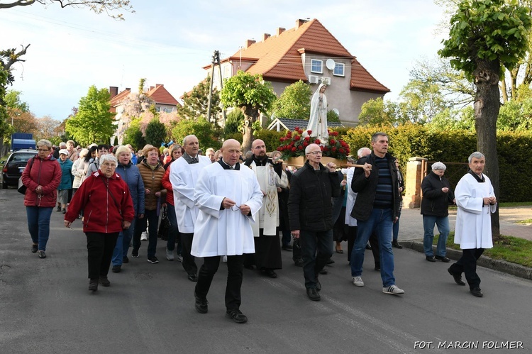 Procesja ku czci Matki Bożej Fatimskiej w Miliczu 