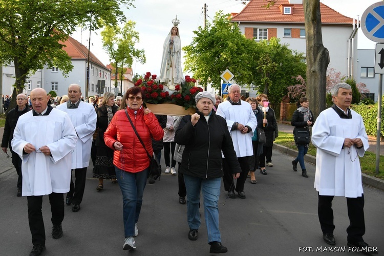 Procesja ku czci Matki Bożej Fatimskiej w Miliczu 