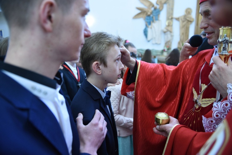 Bierzmowanie w Łękach Górnych