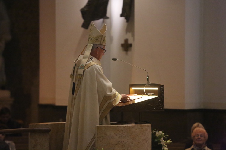 Eucharystia w intencji bp. Adama Wodarczyka i rocznika święceń 1994