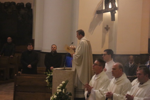 Eucharystia w intencji bp. Adama Wodarczyka i rocznika święceń 1994