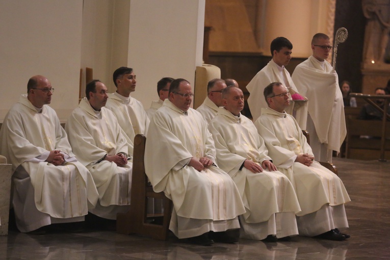 Eucharystia w intencji bp. Adama Wodarczyka i rocznika święceń 1994