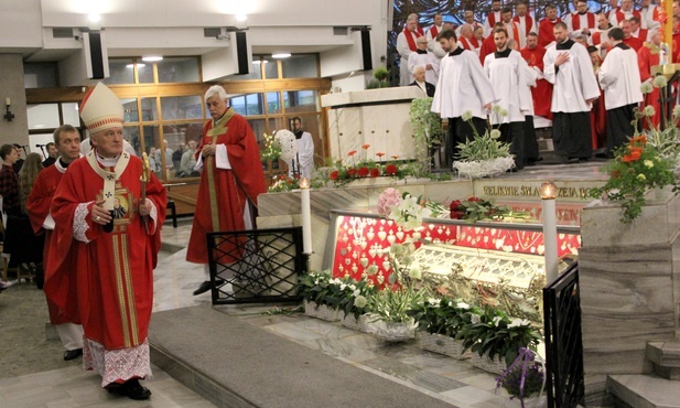Generał jezuitów u grobu św. Andrzeja Boboli. "Krew męczenników jest najmocniejszym słowem"