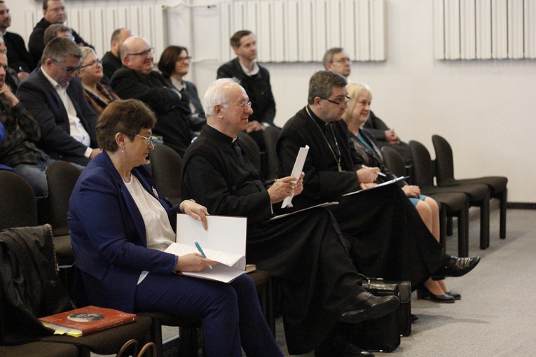 Sympozjum naukowe "Bóg obecny i czczony w Rodzinach" 