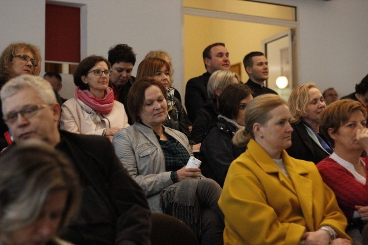 Sympozjum naukowe "Bóg obecny i czczony w Rodzinach" 