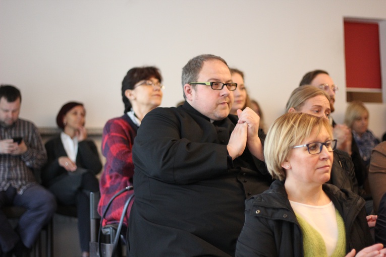 Sympozjum naukowe "Bóg obecny i czczony w Rodzinach" 