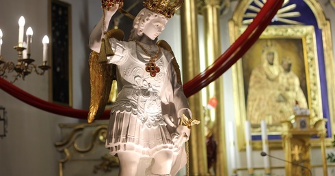 Figura pochodzi z sanktuarium św. Michała Archanioła z włoskiego Monte Sant’Angelo na Górze Gargano.
