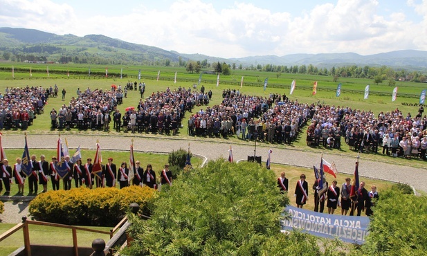 200 parafii przyjechało do Starego Sącza powitać św. Jana Pawła II
