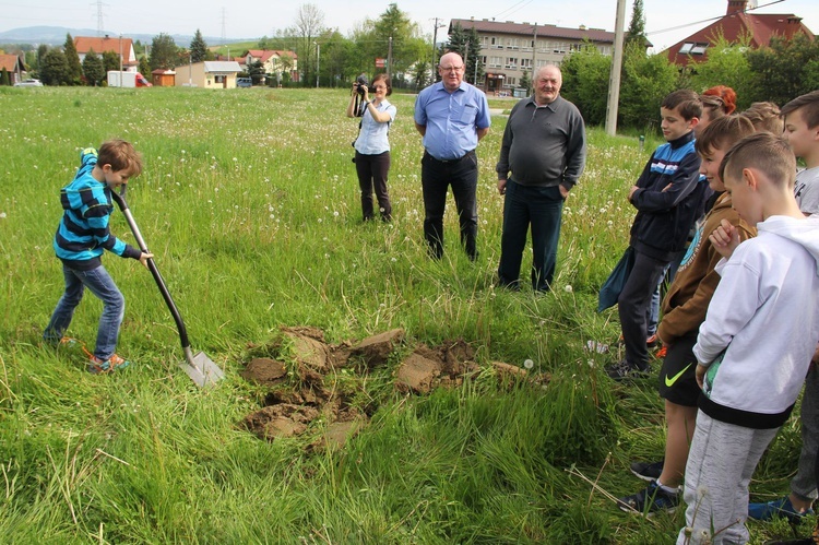 Rozpoczęcie budowy nowego kościoła w Nowym Sączu