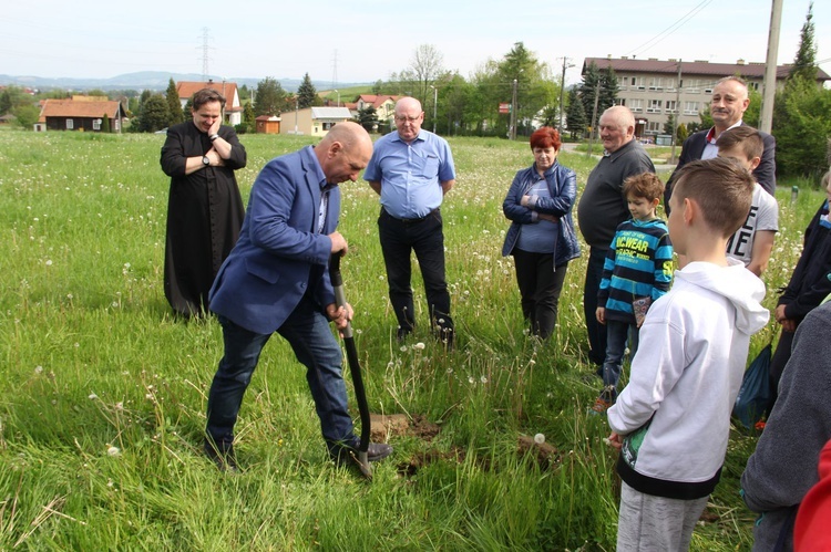 Rozpoczęcie budowy nowego kościoła w Nowym Sączu