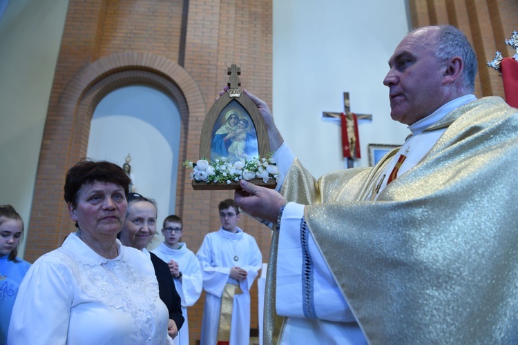 Kapliczki powędrują do sądeckich rodzin.